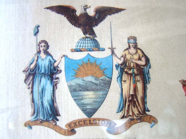 A FABULOUS PRINTED SILK DEPICTION OF THE COATS OF ARMS OF THE ORIGINAL 13 STATES circa 1895 — image 5